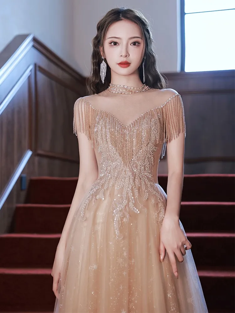 

High-end custom-made heavy industry banquet style light luxury and niche feel host dress