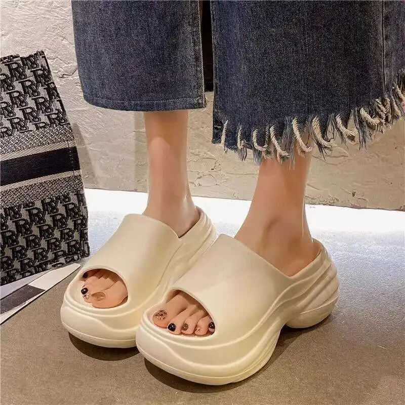

Thick soled slippers for women in summer, height increasing and anti slip 2025 new style, suitable for indoor and outdoor wear,
