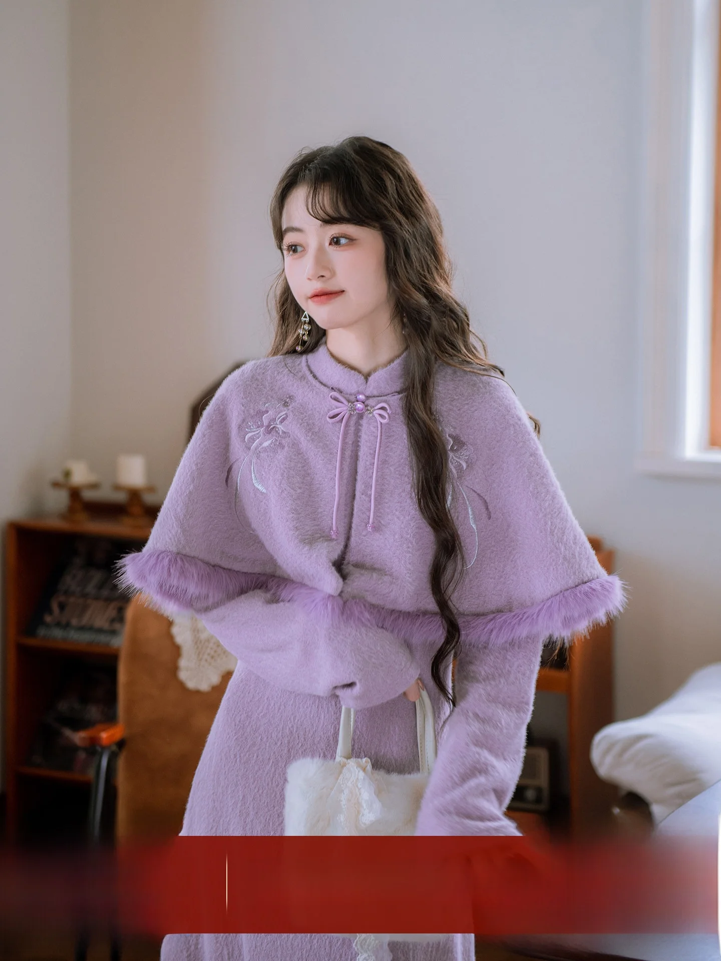 

Оригинальный дизайн, вышитое вязаное пальто-накидка с ирисами, женское улучшенное длинное платье-ципао, коллекция South Wind Valley Dr Tour