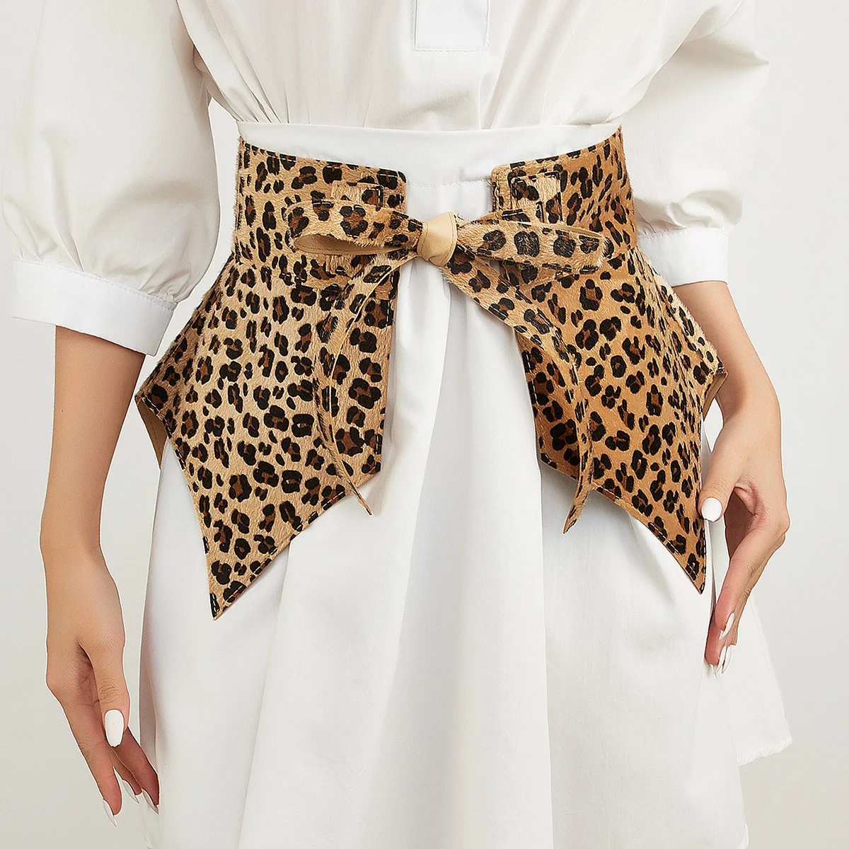 

2025 New French niche design leopard-print binding dovetail waist cover fashion vintage coat dress features belted waist belt