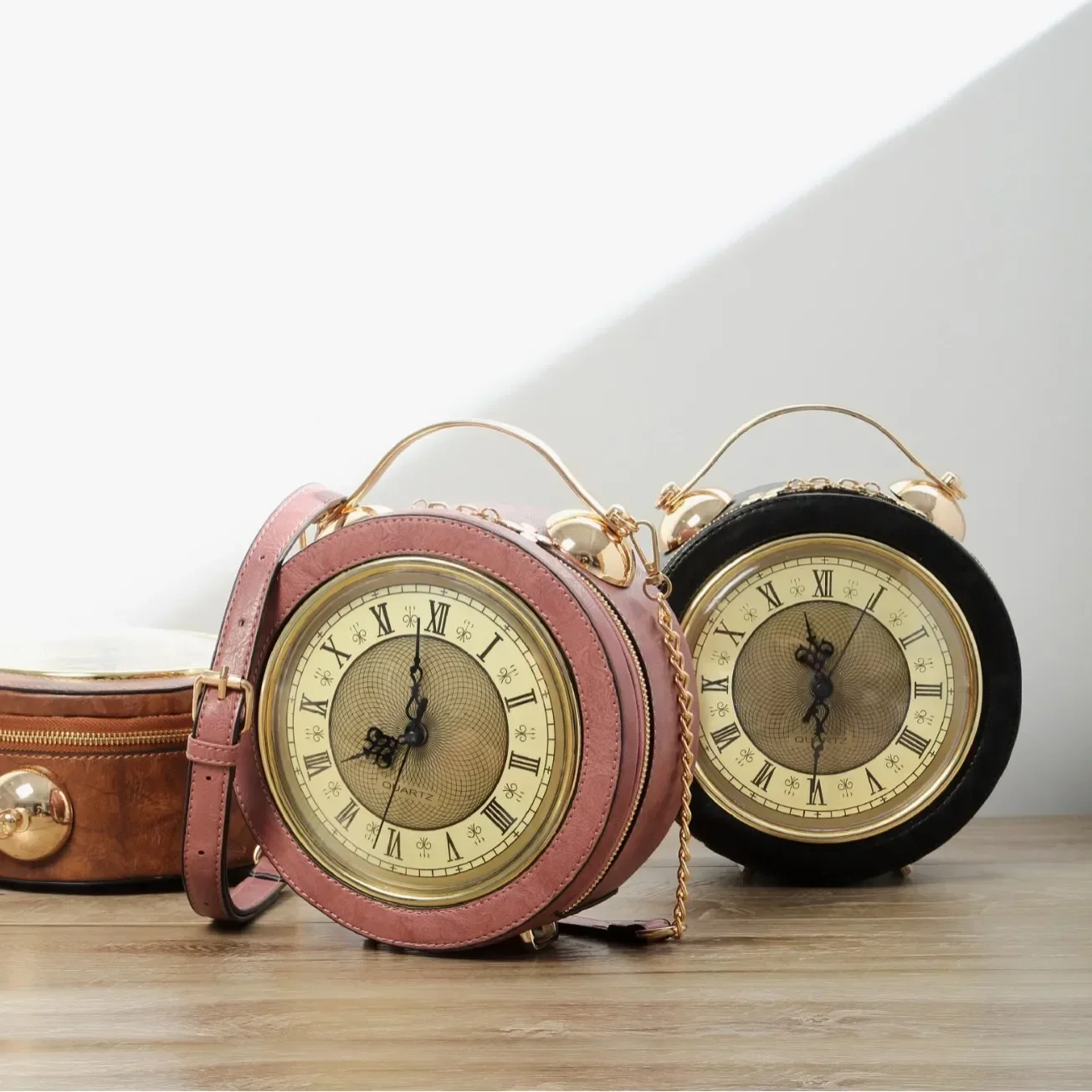 

Fashionable, creative, personalized, three-dimensional clock handbag, retro unique circular shoulder bag