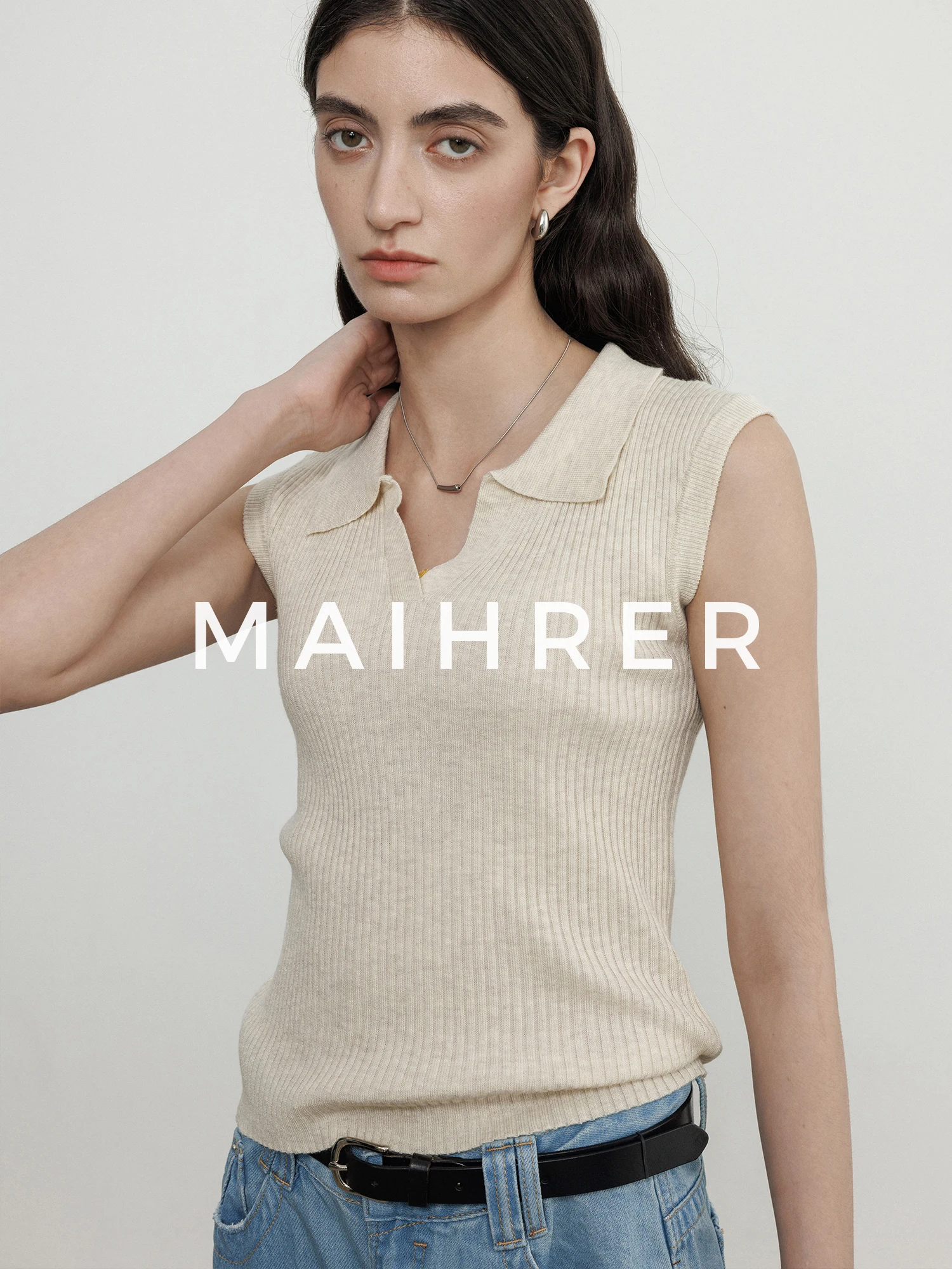 

Летний новый стиль Maiher: Женский вязаный шелковый жилет без рукавов, V-образный вырез, H-образный силуэт, повседневная модная верхняя одежда, простой дизайн