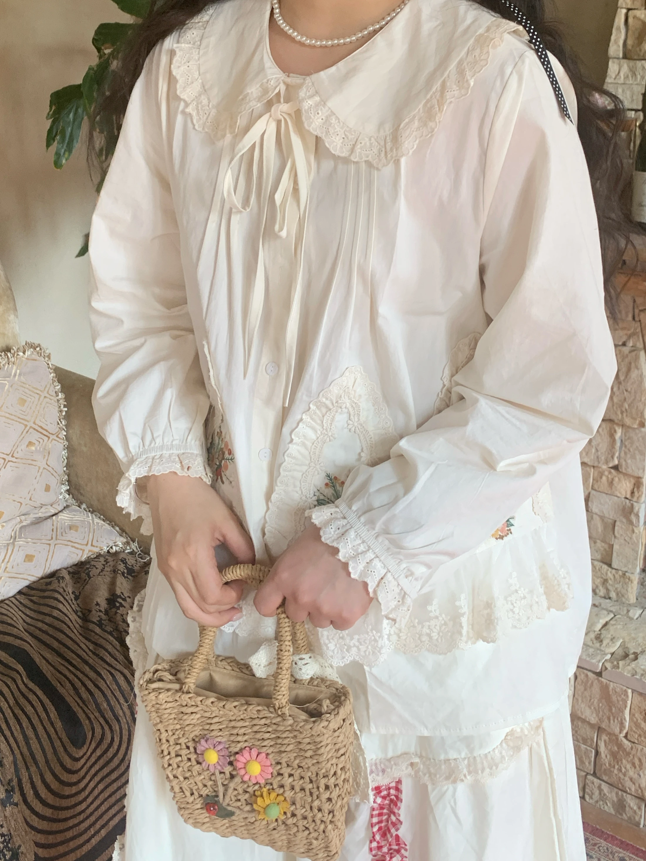 

Женская блузка Sweet Girl с вышивкой, свободного кроя, с длинными рукавами, на пуговицах, в винтажном стиле, весенняя мода, с большим воротником, завязками на талии