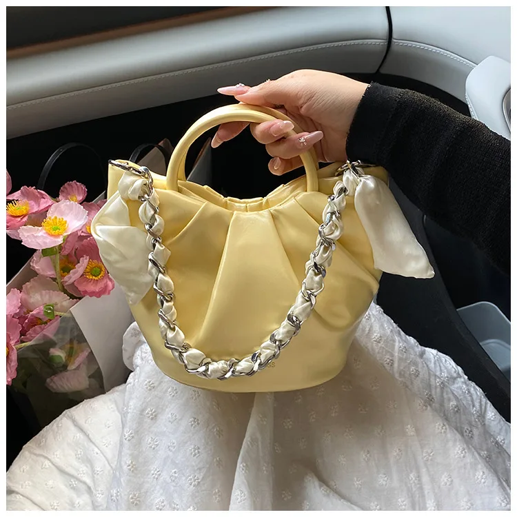 

2025 Stylish Folded Shoulder Bag Trendy Wrinkled Tote for Women Fashionable Handheld Purse Elegant Commuter Bag High End Design