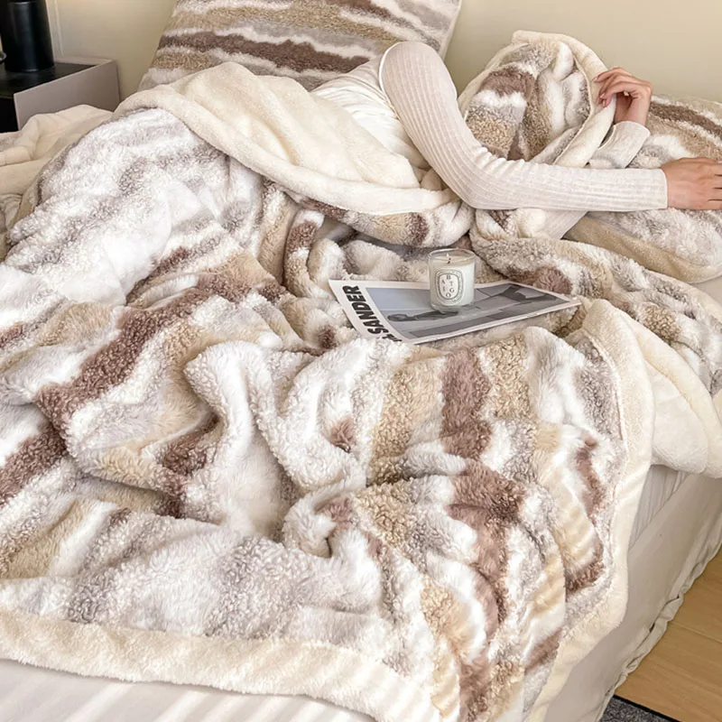European Luxury Rabbit Plush Thick Blanket Multifunctional Nap Lamb Wool Blanket for Office Skin-Friendly Bedspreads for Home