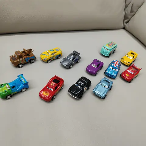 12 st/set heta försäljning Pixar Bilar Lightning McQueen Jackson Storm Mater PVC-modell Back-Force billeksak för barn födelsedagspresentset 10 best sales gratis diecast-bilar - №10