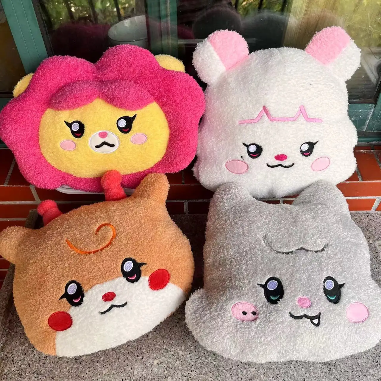 

Kpop (G)I-DLE Pop-up Store Throw Pillow 30CM Filling PP Cotton Soft Short Plush Doll Cartoon Cute Nap Pillow Minnie YuQi Gift