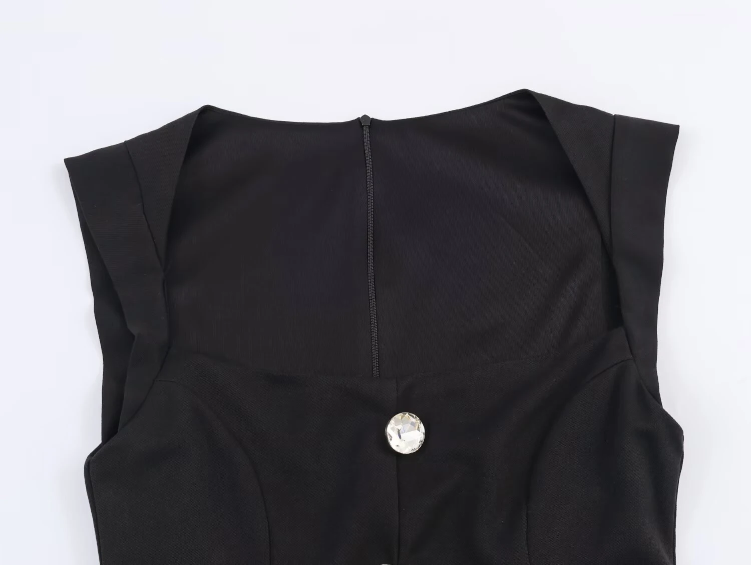 2025 winter new spicy girl style jewelry button decoration slim fit round neck short sleeved jumpsuit