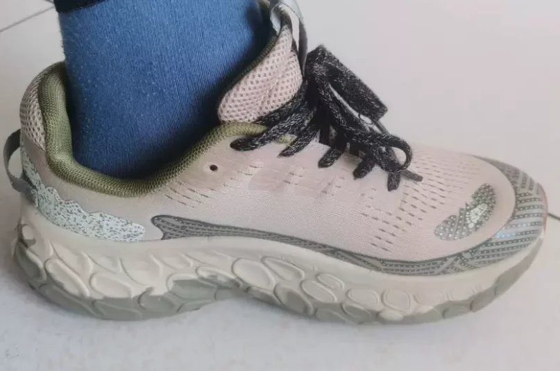 

Original Brand Non-slip Walking Shoes Couple Walking Jogging Shoes Comfortable Thick Bottom Sports Casual Shoes