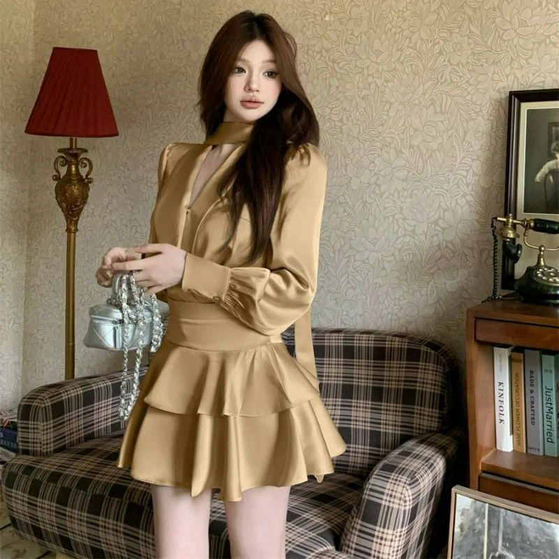 

Новый модный элитный комплект в женском стиле, юбка трапециевидной формы, костюм из двух предметов, однотонная рубашка с v-образным вырезом для женщин, весна-осень 2026, весна-осень