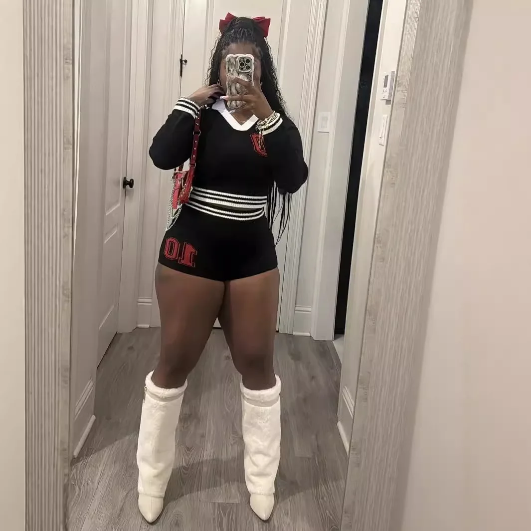 폴로넥 긴팔 크롭탑 + 반바지 캐주얼 섹시 슈트 2025 여름 Y2K 레터 자카드 하이 스트레치 니트 투피스 세트 여성