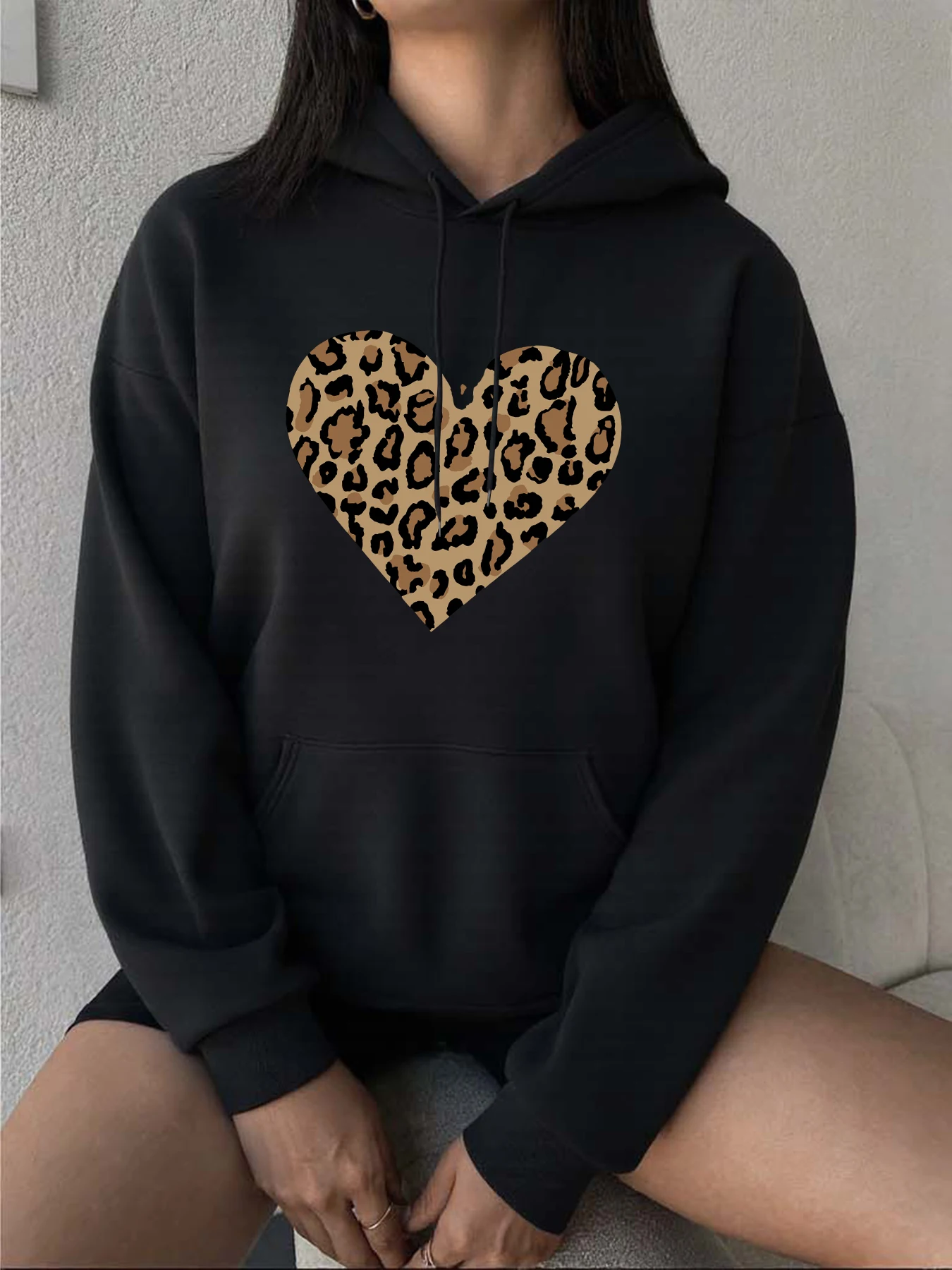 

Простая толстовка с леопардовым принтом и сердечком, женские флисовые толстовки большого размера, осенняя спортивная одежда в стиле хип-хоп, универсальная модная одежда
