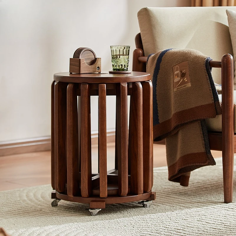 

Новый китайский легкий роскошный обеденный стол и стулья из цельного дерева можно штабелировать на домашних штабелируемых табуретах.