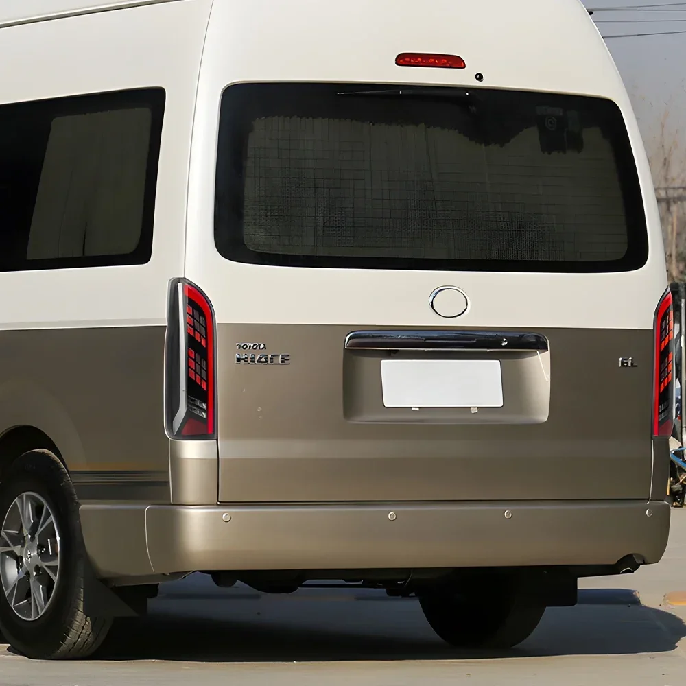 Conjunto de luz trasera de coche modificado para Toyota Hiace 2005-2018 actualización Auto LED lámpara trasera de parpadeo dinámico accesorios de gran oferta