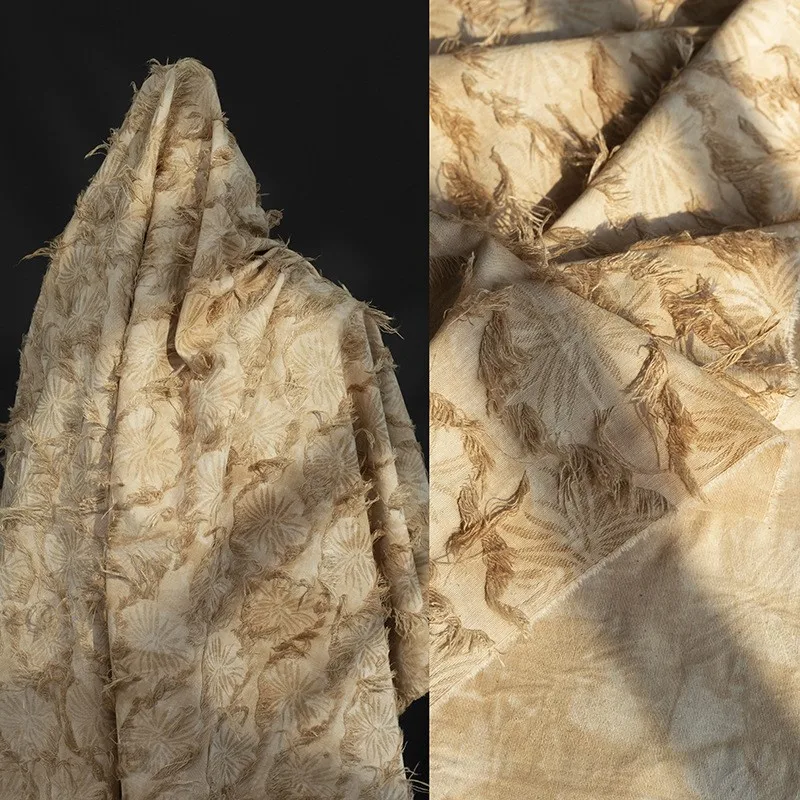 

Ткань с цветочным узором, окрашенная в технике тай-дай, коричневая, ручной работы, из темного хлопка и льна, с бахромой, окрашенная растительными красителями, в китайском стиле.