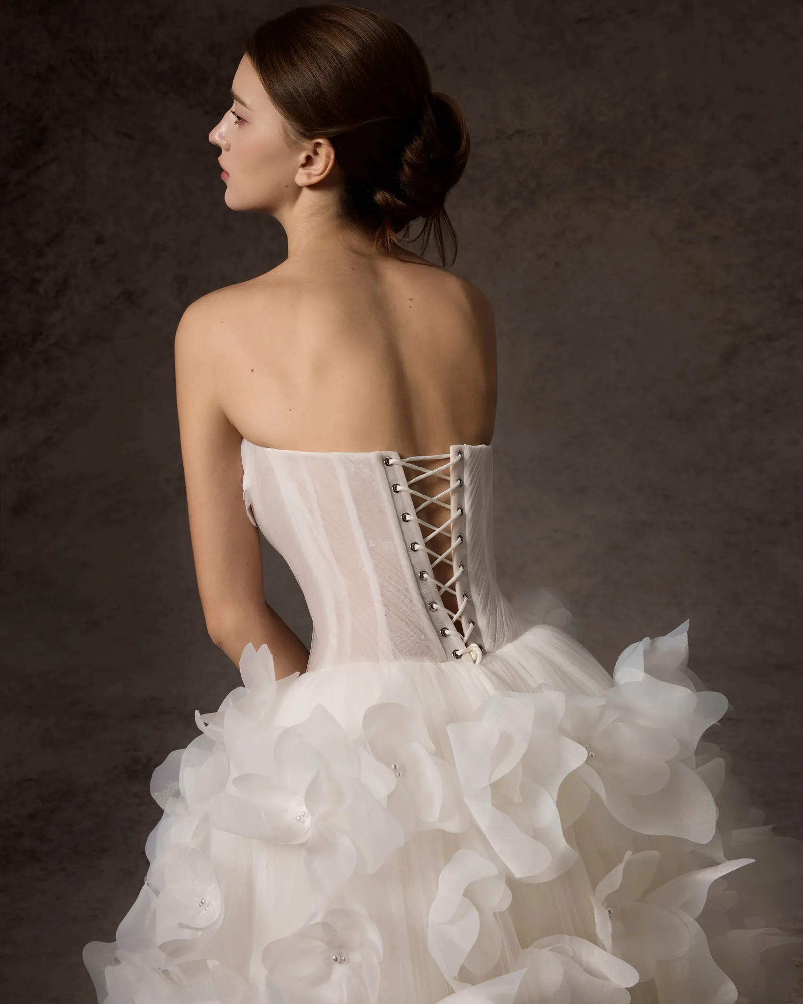 Vestido de noiva de tule branco de sonho com ilusão sem alças vestido de festa de noiva linha A com renda de 3 camadas e vestido formal de tule floral 3D