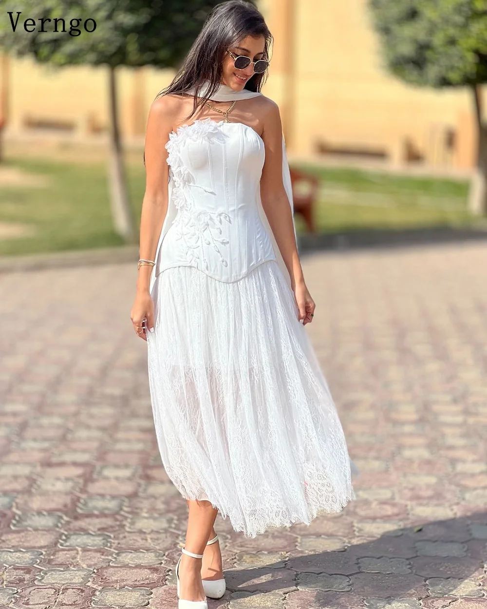 Verngo abito da sposa in pizzo avorio applicazioni eleganti abiti da sposa linea A maxi abito da sposa Flowry senza spalline personalizzato