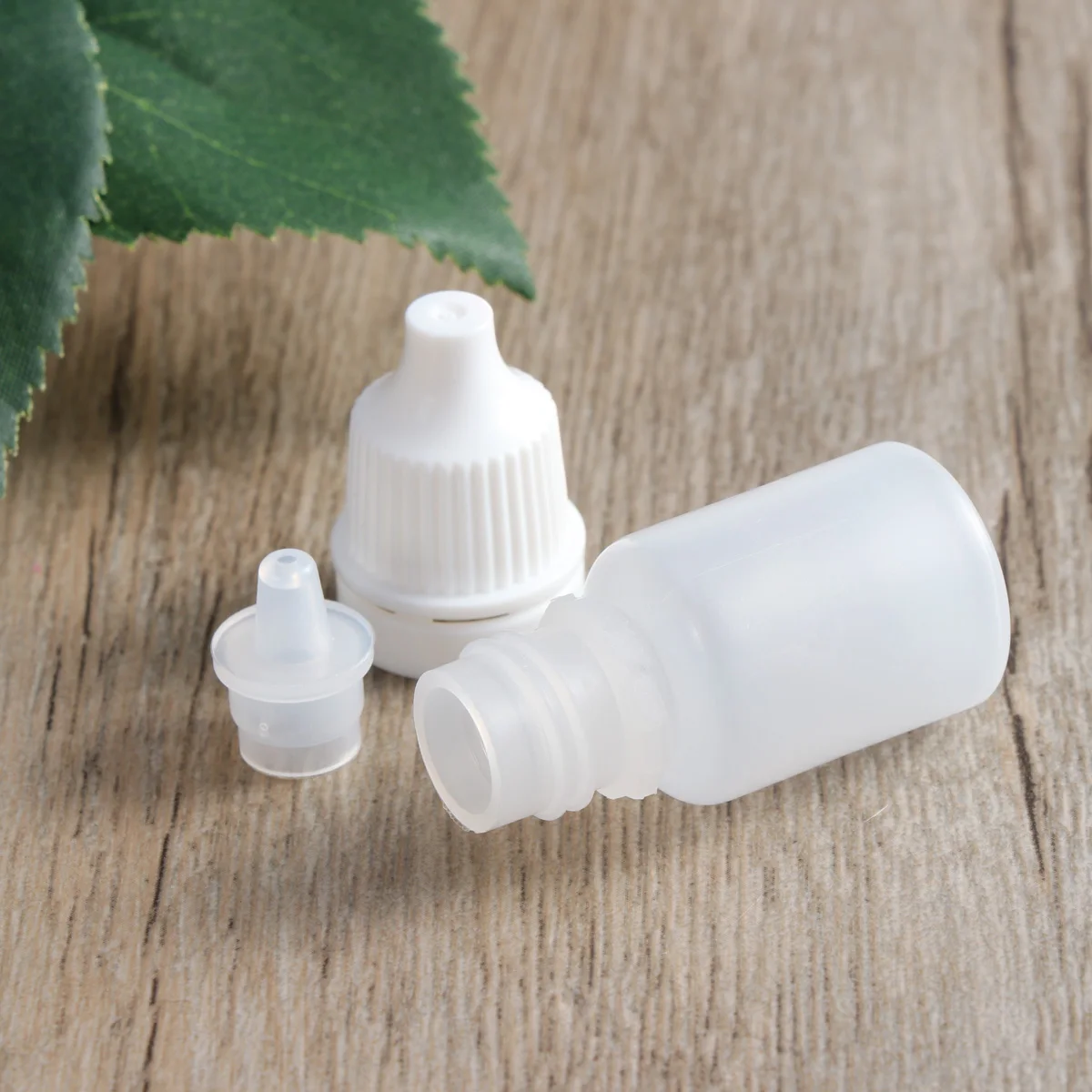 

10Pcs Eye Liquid Dropper Bottles 5ml Squeezable Plastic Childproof Cap Dispensing Bottles for Essence Solvents Oils