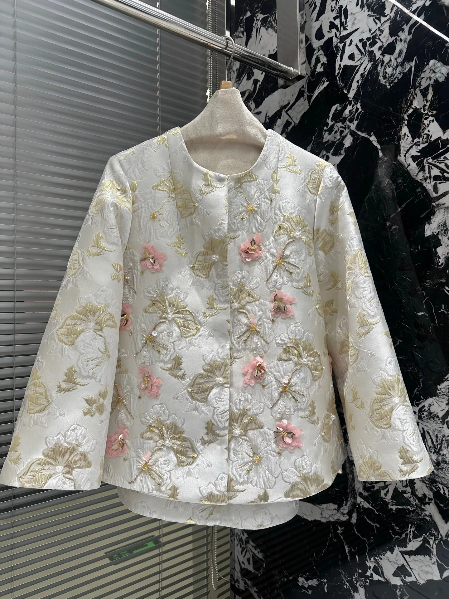 2026 New Chinese Style Jacquard Women's Jackets Long Sleeve Fashion Sequin Flowers Embroidery Loose Beige coat
