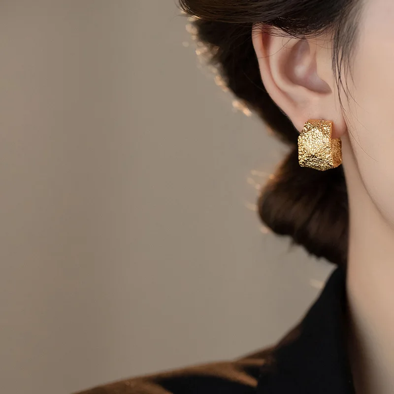 Exaggerated C Ring Earrings Unique Design Personality Female Retro Chinese Style Fashionable Temperament Accessory for Girls