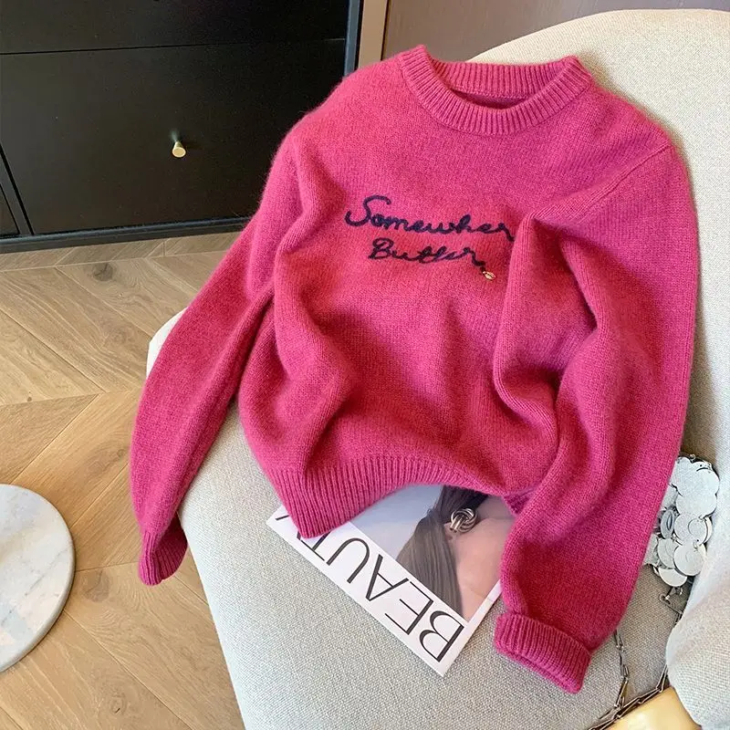 

Rose red letter embroidered round neck sweater autumn and winter new collection lazy style pullover sweater knitted long sleeved