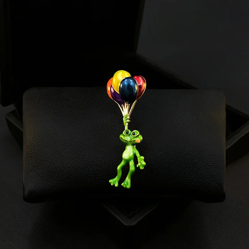 

Cute Balloon Frog Brooch Women Personality Suit Accessories Cartoon Cardigan Pins Clothes Neckline Corsage Fashion Jewelry 5827