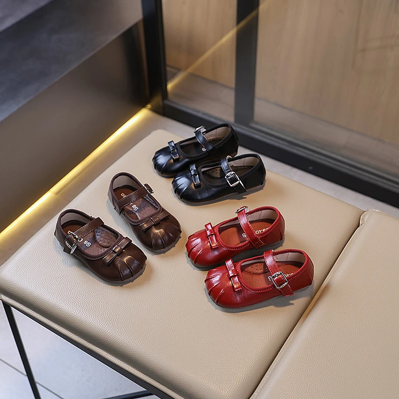 

Новинка 2023 года, детская кожаная обувь для девочек, осенняя новая модная стильная нескользящая универсальная модельная обувь принцессы с мягкой подошвой