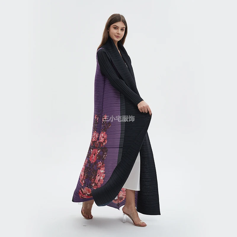 Autumn New Women's Long Coat Retro Side Print Black Long Sleeve Folded Neck Loose Abaya Windbreaker Robe