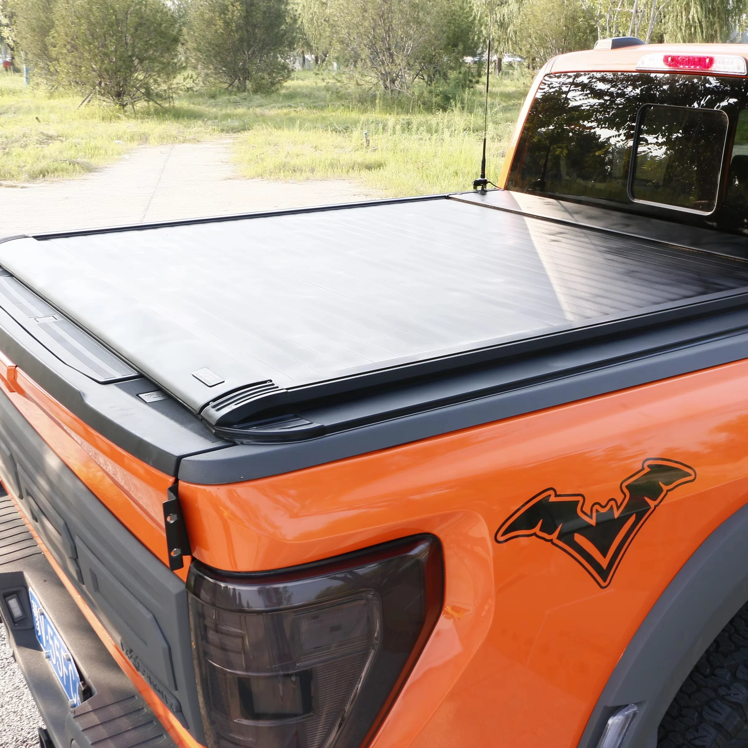 

Ford F-150 Anti-Pressure Roll-Up Truck Bed Cover Custom-Fit Rolling Tonneau Electric Manual Roll N Lock