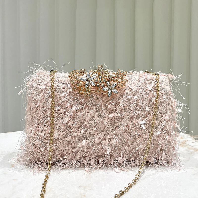 

Fashion Elegant Women's Evening Bag Fuzzy Tassels Clutch Bag Exquisite Flowers Lock Handbag with Chain Wedding Party Dress Bags