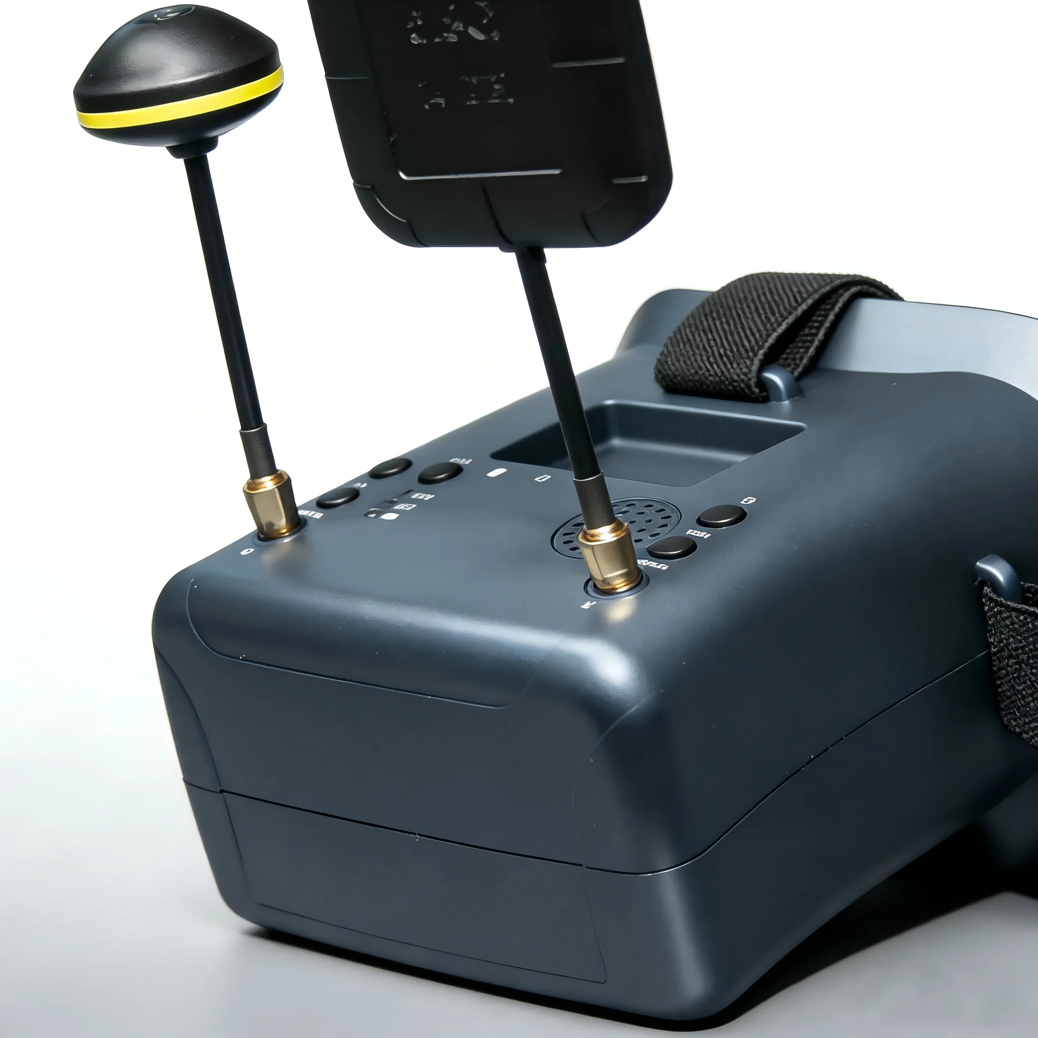 

FPV-очки 5.8G 40CH 4.3 дюйма, видеогарнитура 800x480 HD DVR Diversity с аккумулятором для FPV-дронов на радиоуправлении