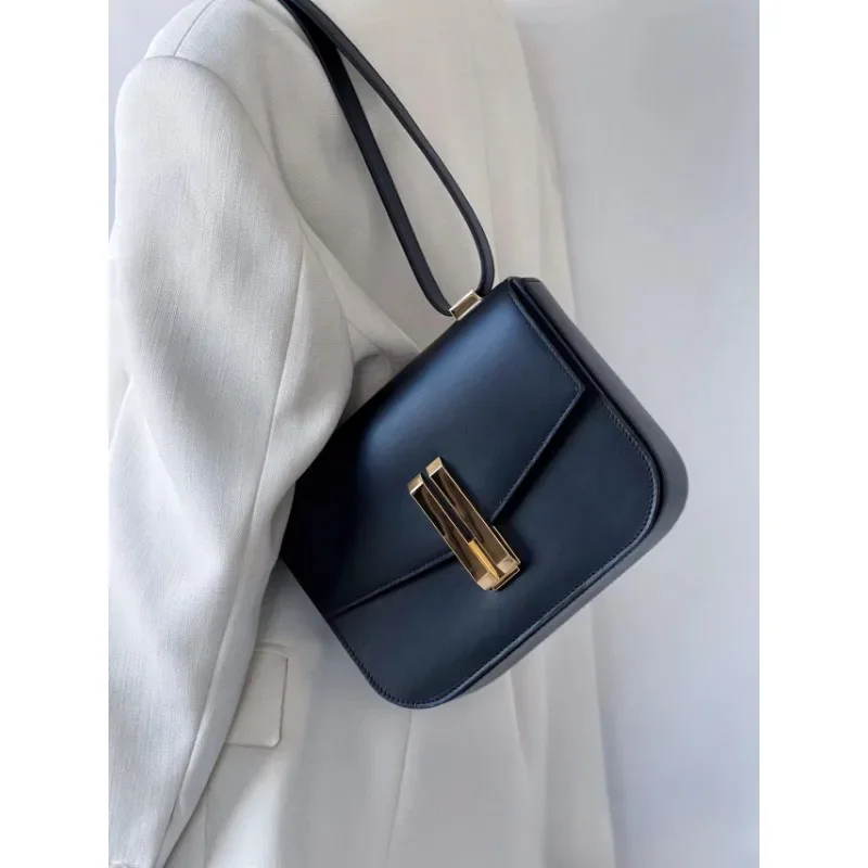 

Tofu Bag Niche Design High-end Handheld Women's Bag Shoulder Crossbody Fashionable and Simple Women's Bag 2023 New