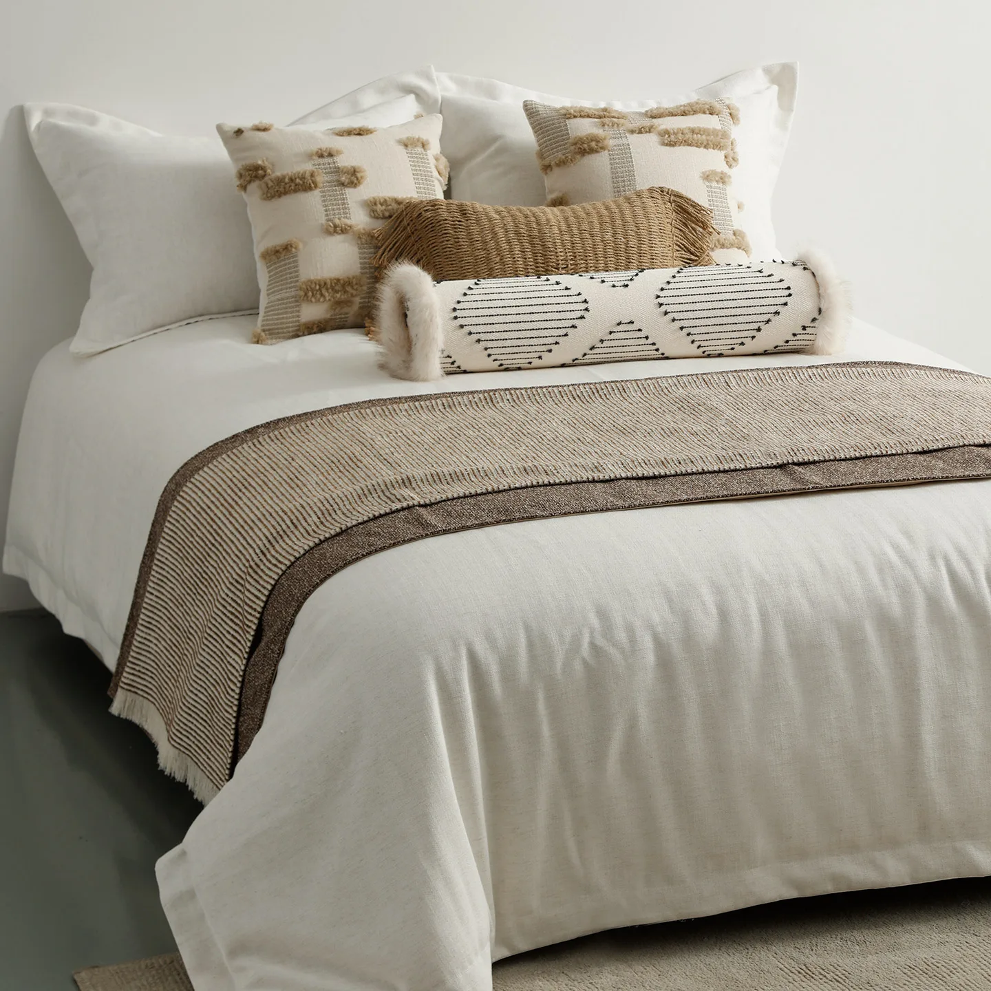 accesorios-de-cama-de-estilo-wabi-sabi-minimalista-decoracion-suave-para-el-hogar-muestra-de-almohada-toalla-para-la-cabec