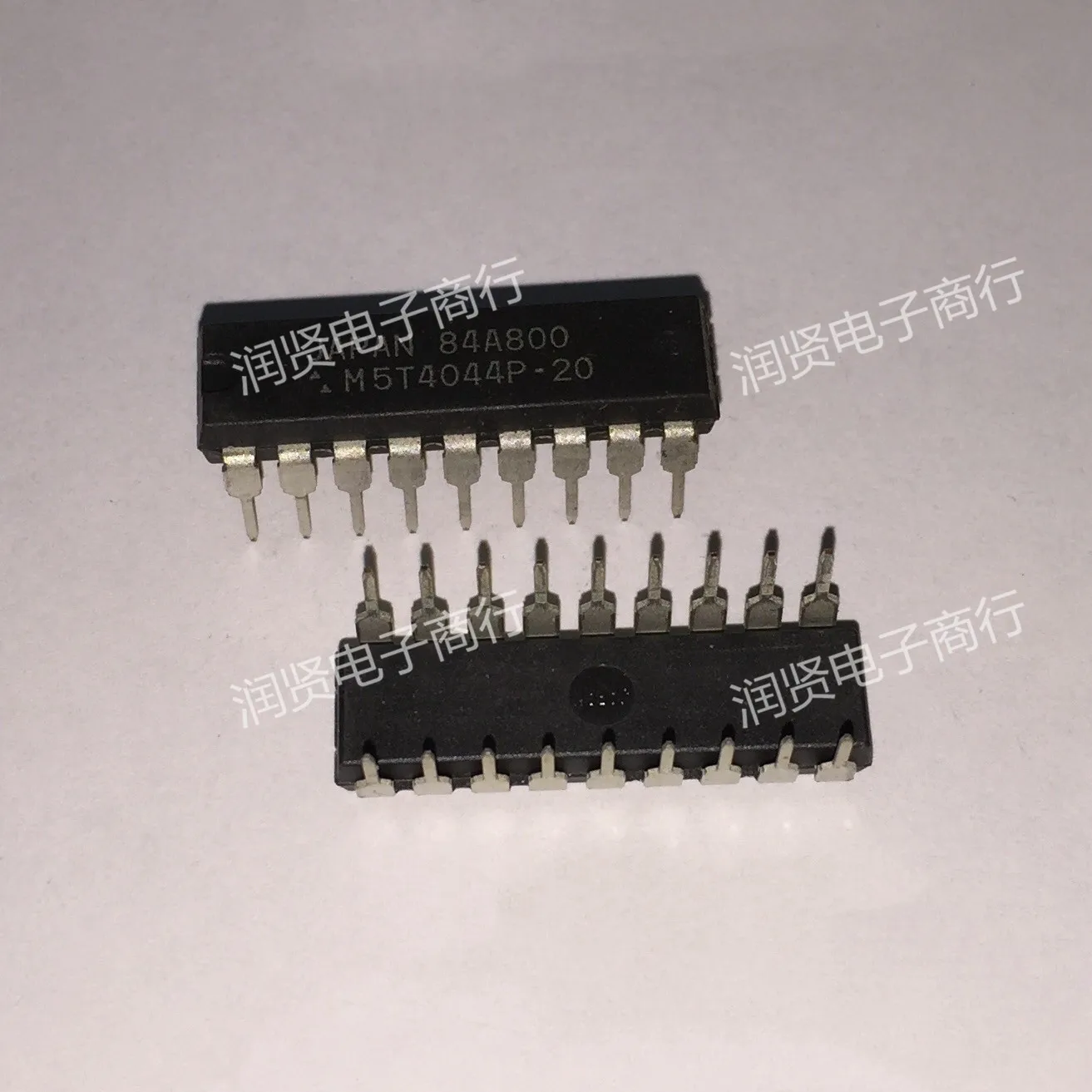 2Pcs M5T4044P-20 M5T4044P DIP18 Gloednieuwe Originele Ic Chip