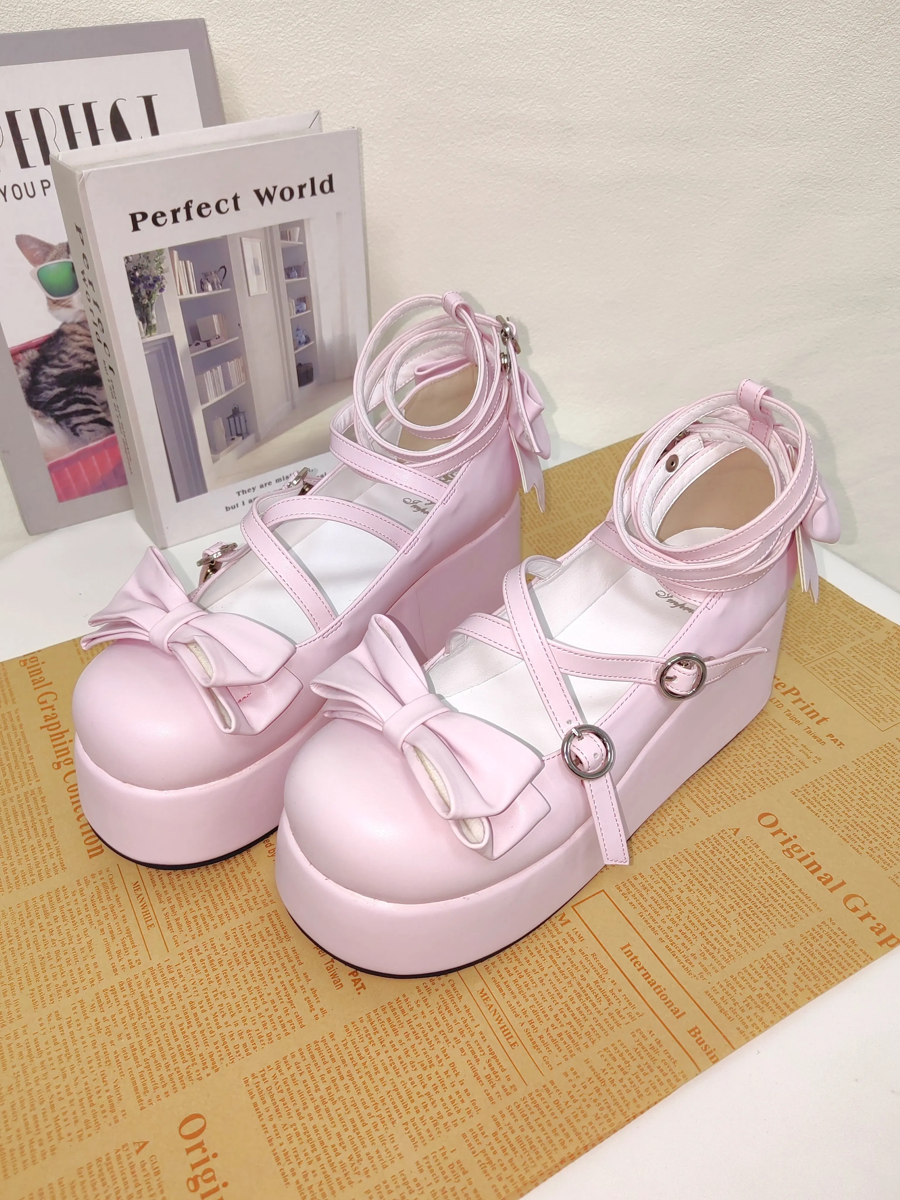 

Новые повседневные туфли в стиле панк с круглым носком на платформе для женщин, с перекрестными ремешками и бантом, на толстой подошве, в стиле Мэри Джейн, туфли-лолита для девушек