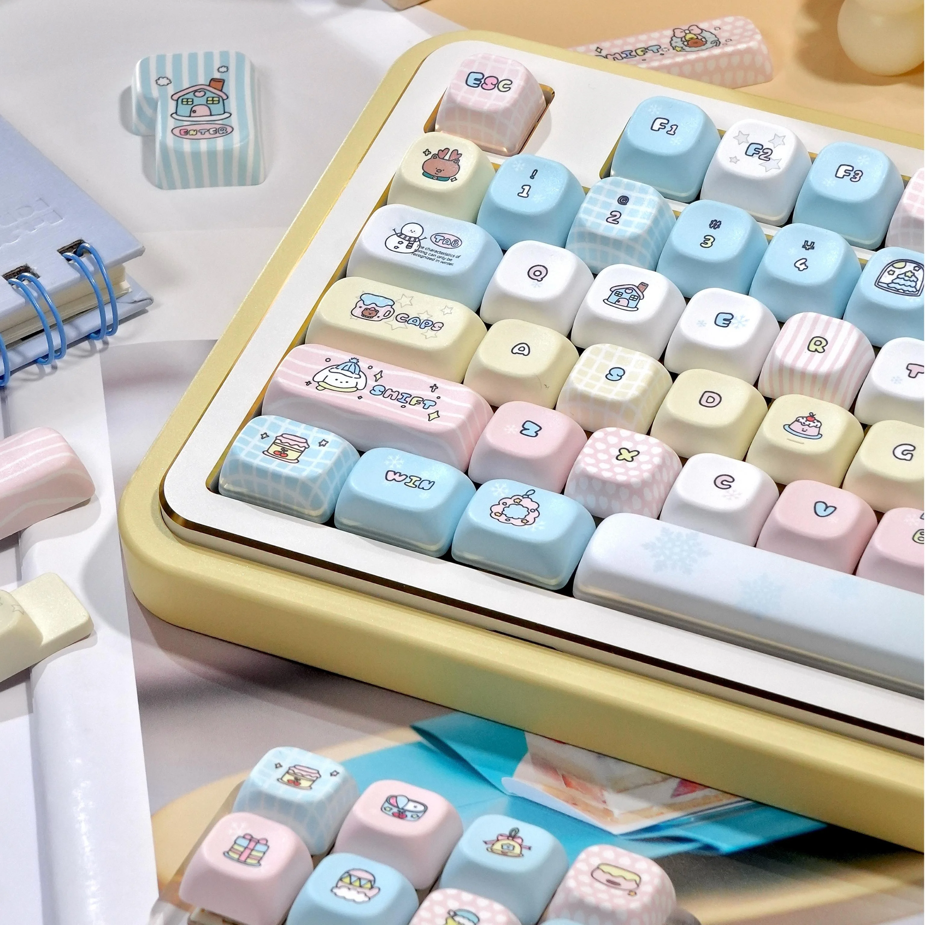 

Original winter keycaps Original factory height PBT hot sublimation Customized mechanical keyboard keycaps Cute personalized key