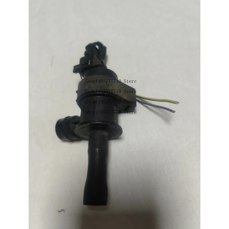 

Carbon Tank Solenoid Valve for S40/C30/S60/S80/V60 V70 S60 XC90 XC60, Used