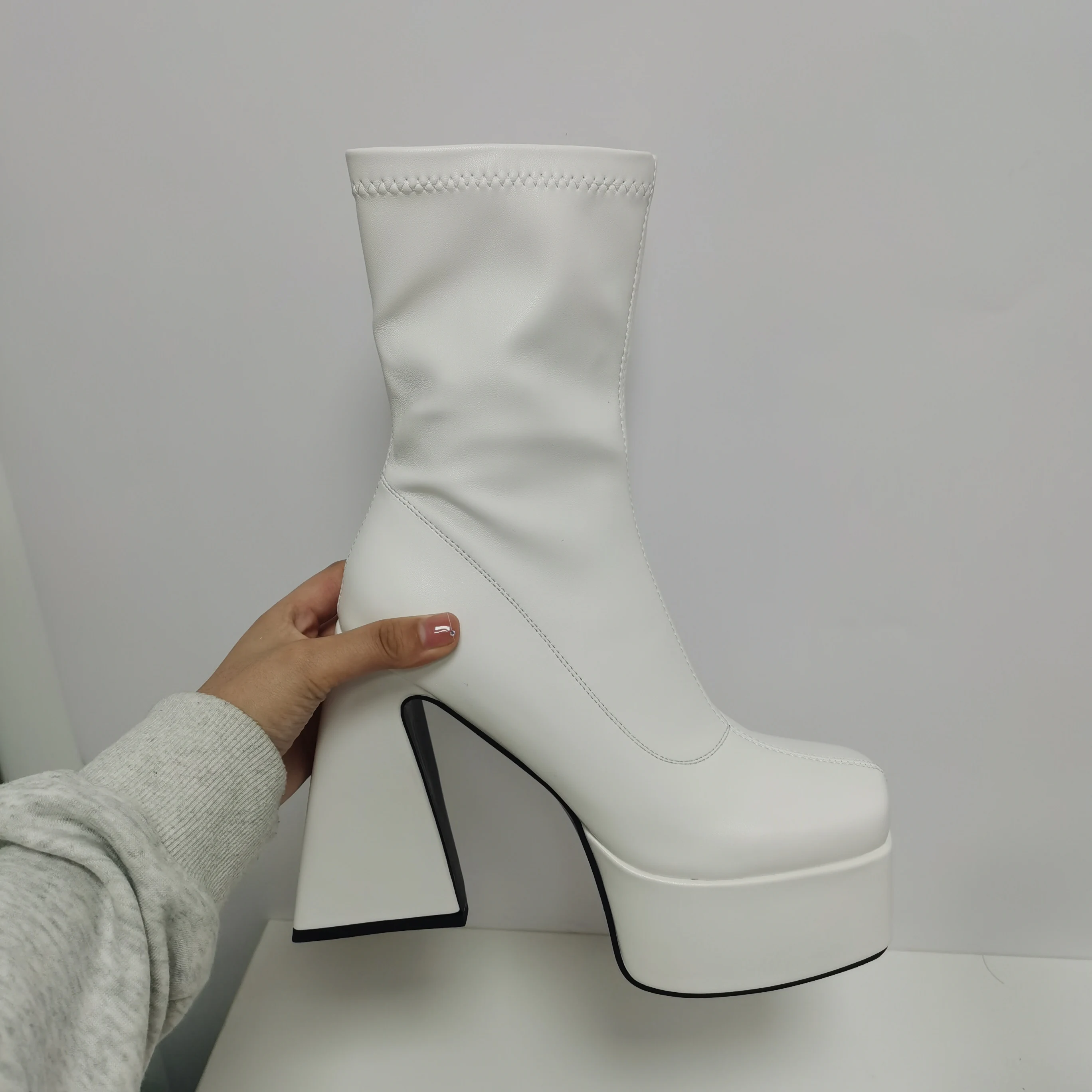 IPPEUM stivaletti alla caviglia Bratz per donna stivali neri Y2K scarpe di stoffa piattaforma Chunky tacchi alti Gothic Botas Mujer DESIGNER DUPES