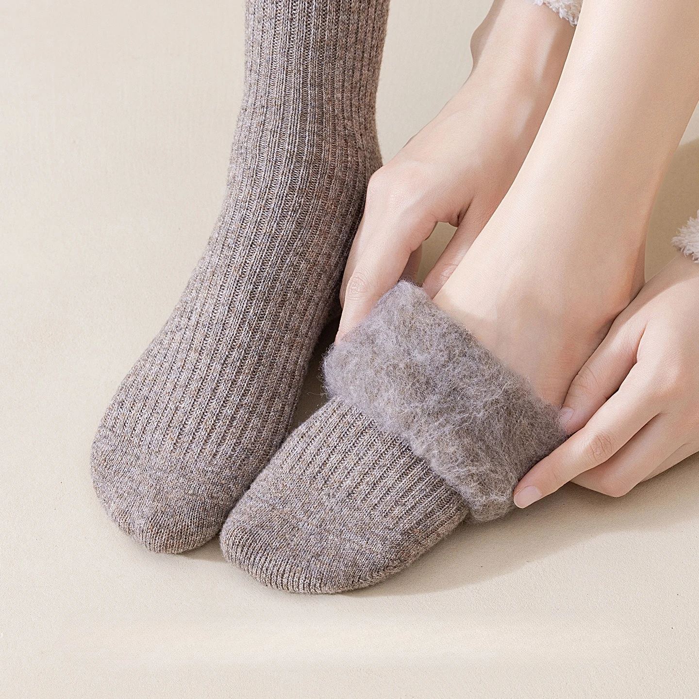 

Шерстяные носки, женские осенние и зимние флисовые утолщенные теплые и морозостойкие чулки, универсальные однотонные носки среднего размера