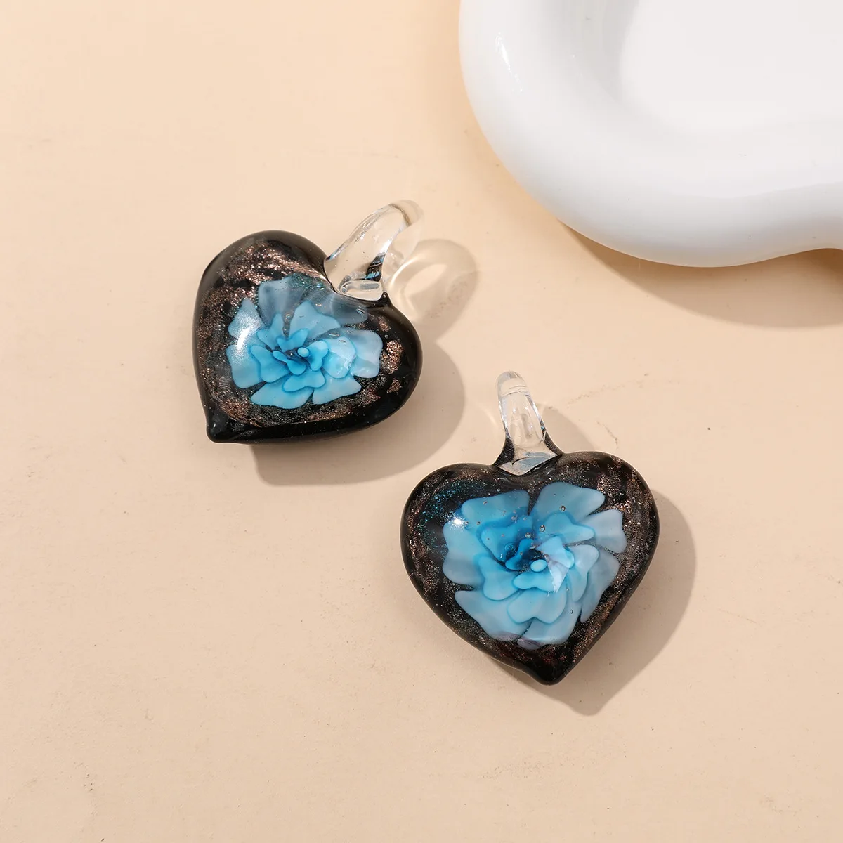 جديد اليدوية مورانو Lampwork الزجاج الأسود مصفوفة زهرة القلب قلادة النساء لصنع المجوهرات قلادة 42*33 مللي متر #1