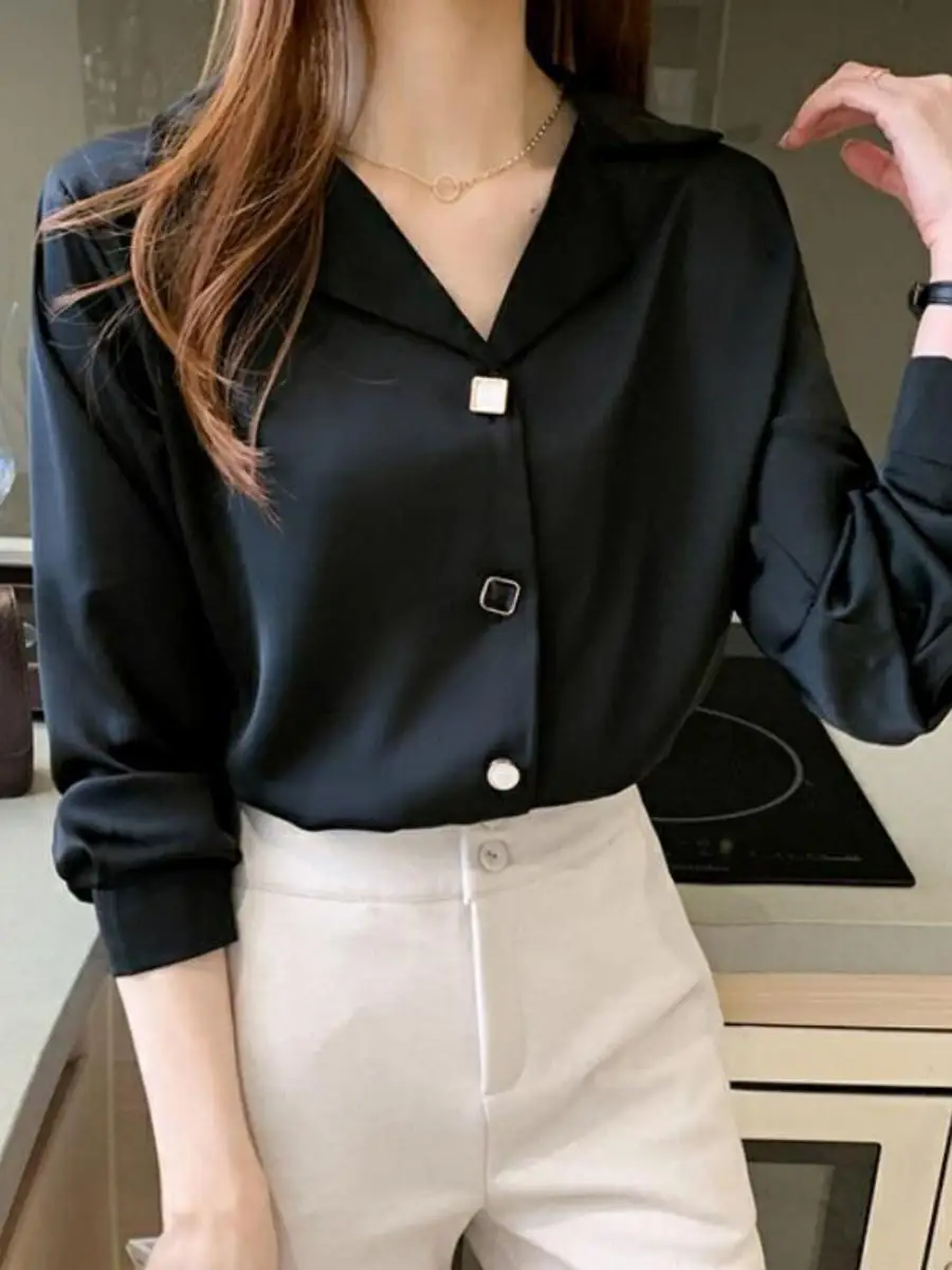 เสื้อซับในผู้หญิง Sli White Long Sve รุ่นอเนกประสงค์ แบรนด์เน้นดีไซน์กระดุม ทรงเข้ารูป เหมาะสำหรับใส่ทำงาน คอวี