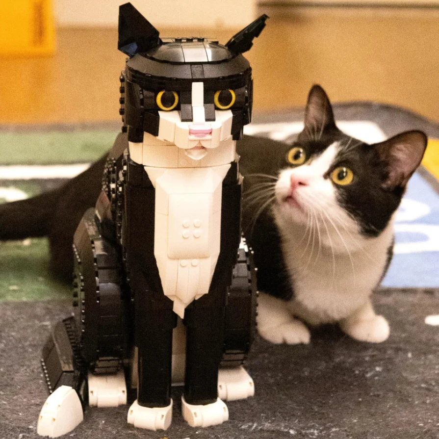 

GSF 1710Pcs MOC New Tuxedo Cat Building Blocks Creative Cartoon Animal Assembly Toy Diy Educational Puzzle Toys Gift