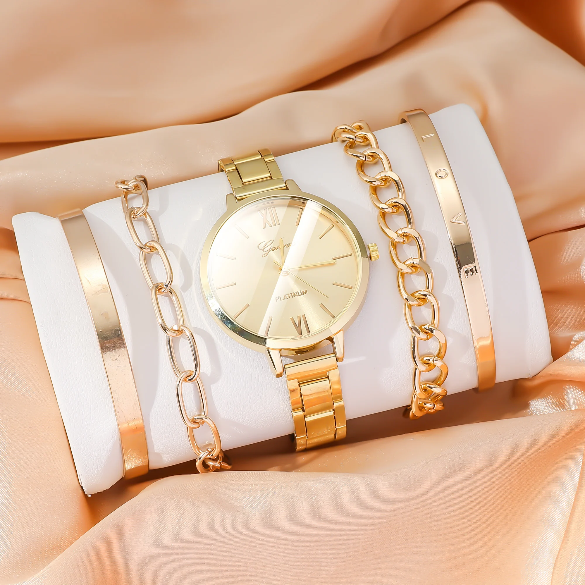 

Нет подарочной коробки; Модные и универсальные часы со стальным ремешком, большим циферблатом и полым браслетом с римскими цифрами, набор из 5 предметов