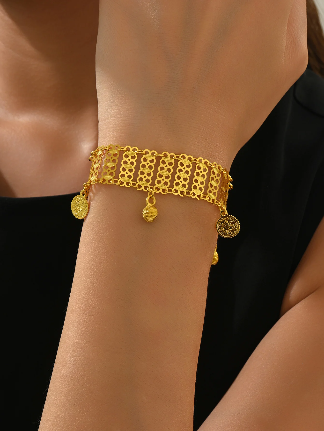 

Fashion Metal Heavy Industry Handcrafted Tassel Bracelet - Arab Luxury Court Style - Suitable for Party and Festival Wearing