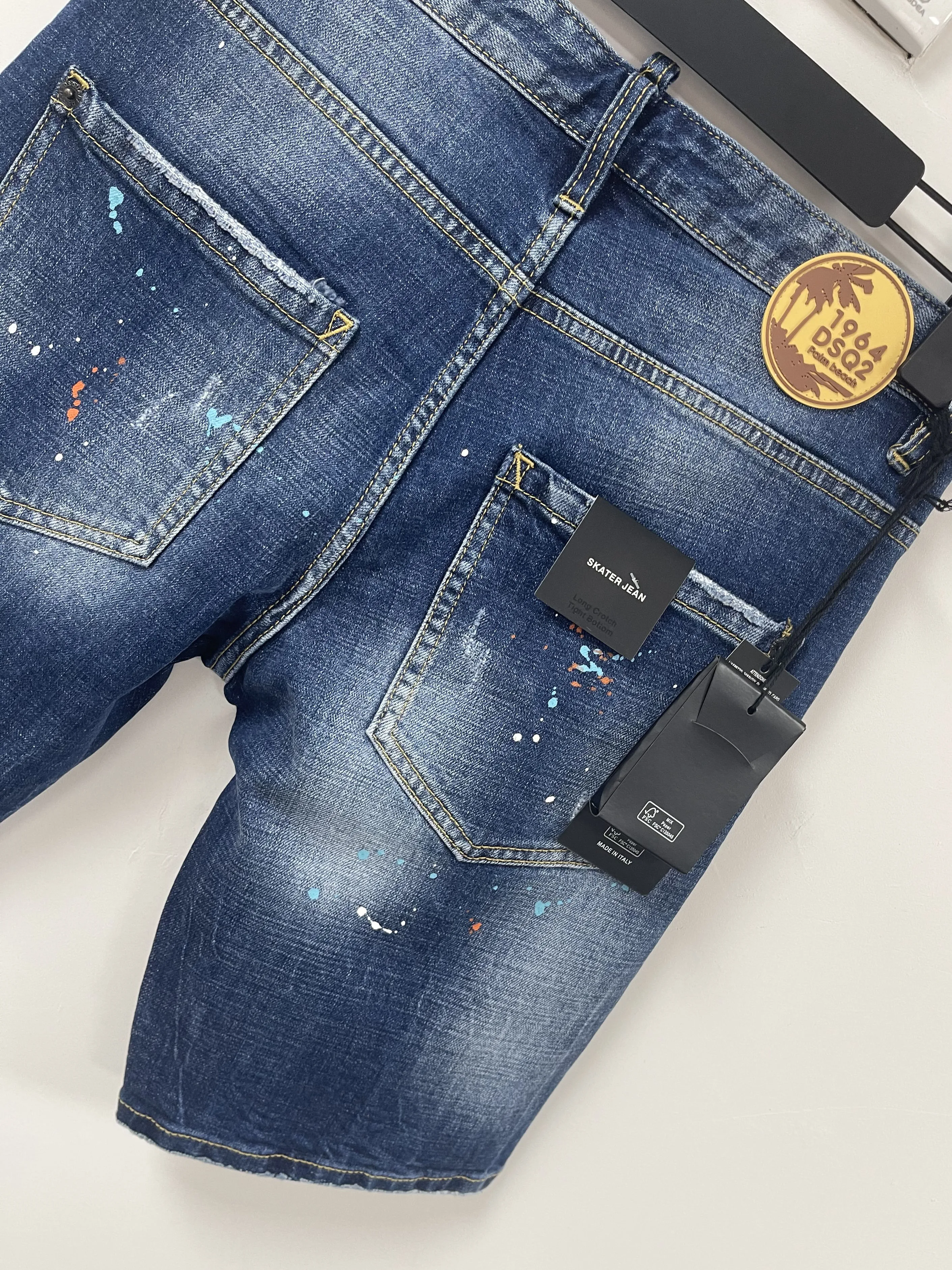 2024 Spring/Summer New D2 Jeans for Trendy Men, Washed, Worn, Patched, Embroidered, Slimming, Micro Elastic Denim Shorts for Men