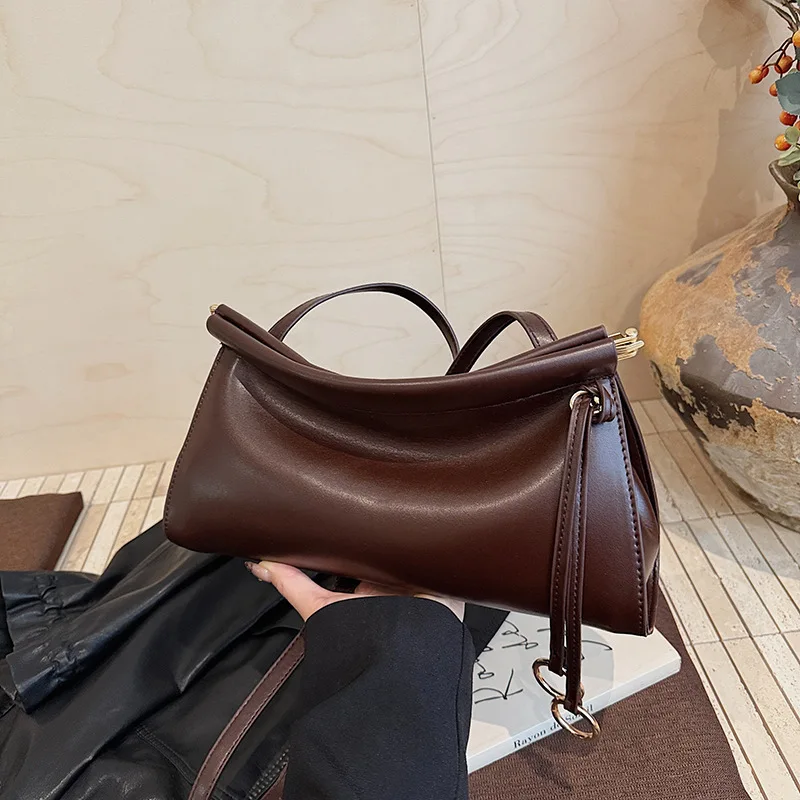 

Simple Casual Armpit Bag, Fashionable Light Luxury High-end Handbag, Large-capacity Retro Women's Oblique Span Bag
