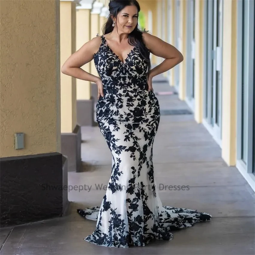 

Black And white Mermaid Wedding Dress Lace Appliques V-Neck Straps Backless Long Vintage Gothic Bridal Gown Customized