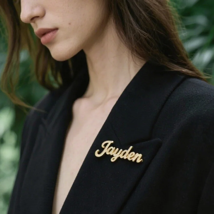 

Custom Name Brooch for Women Men Personalized Stainless Steel Customized Pins Nameplate Brooch Jewelry Gift Accesorios Mujer