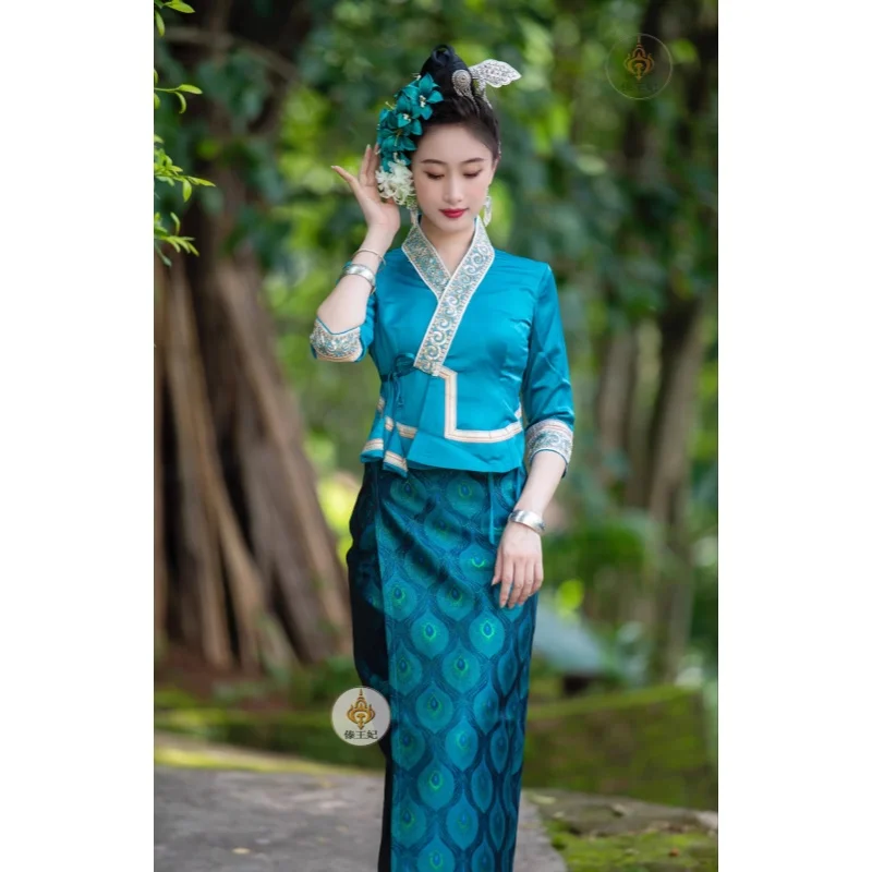 ropa-tradicional-dai-conjunto-de-falda-tubular-bordada-en-azul-pavo-real-sencilla-y-ajustada