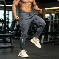 Pantalon de jogging léger et respirant en soie glacée pour homme, grande taille, avec poches zippées, extensible, idéal pour le quotidien, le sport et le fitness 1
